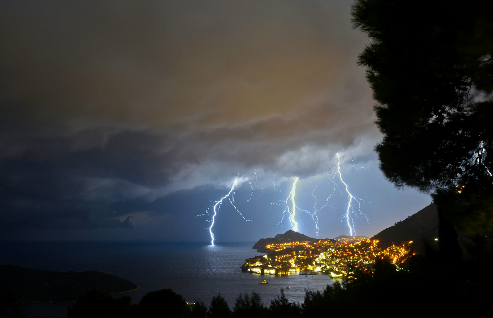 Do Flights Get Canceled Due to Thunderstorms?