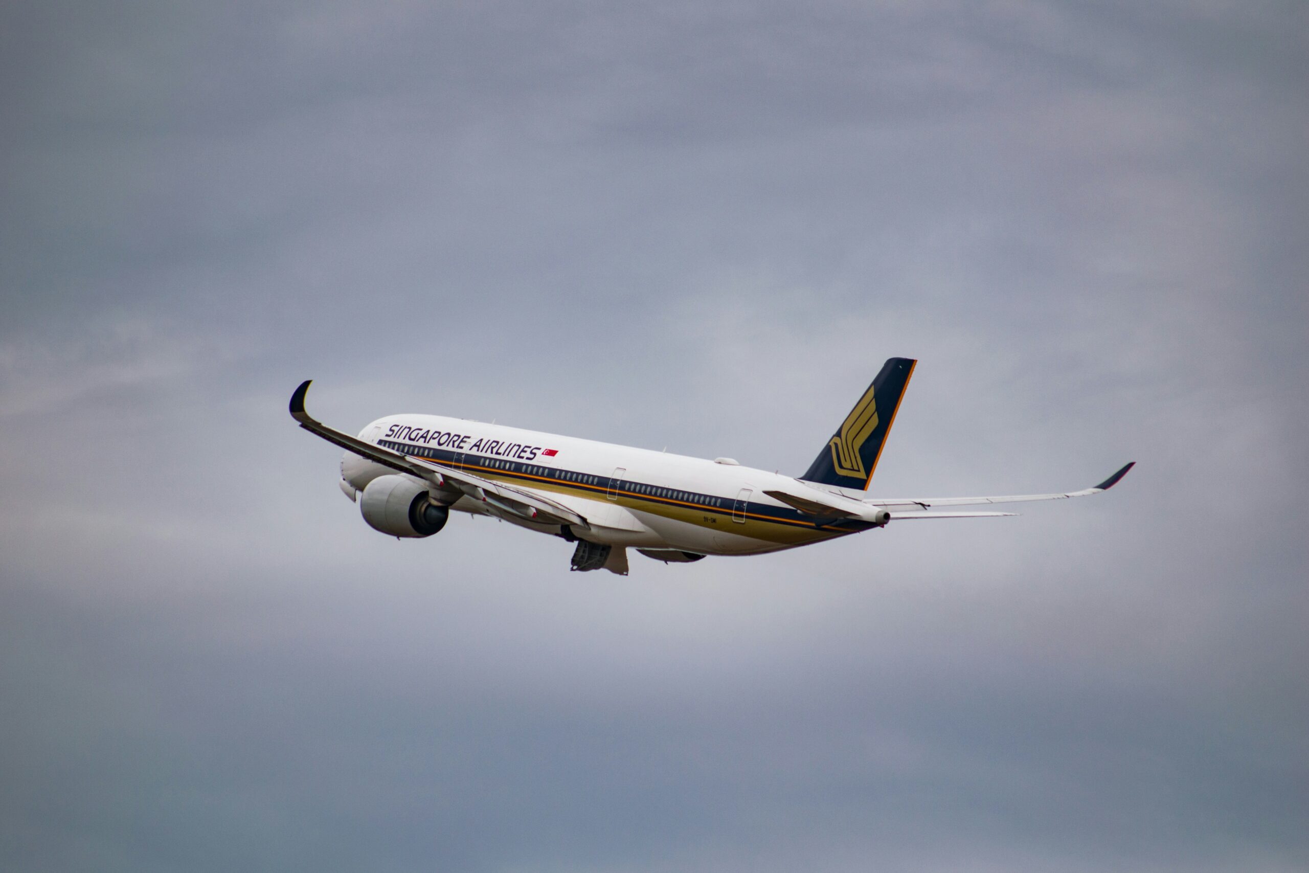 Hombre muere tras ser succionado por motor de avión en el Aeropuerto de Milán Bergamo